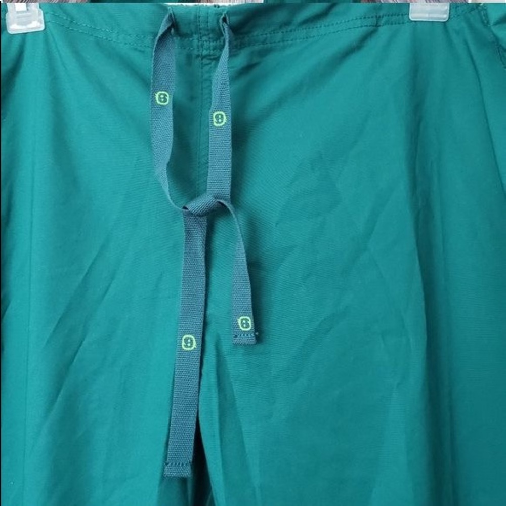 8 scrub sets size 2x, 3 scrub pants size 3x